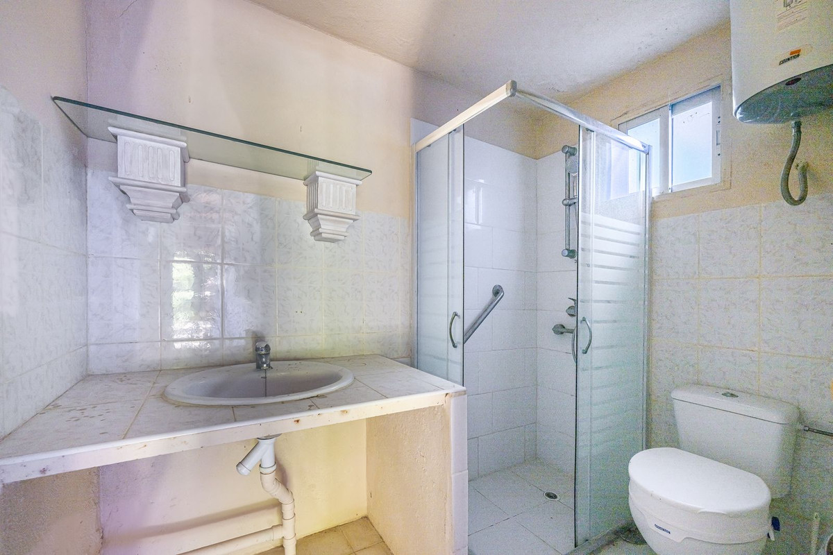 Se vende Finca - Cortijo de 2 dormitorios en Costa Del Sol, Málaga, España
