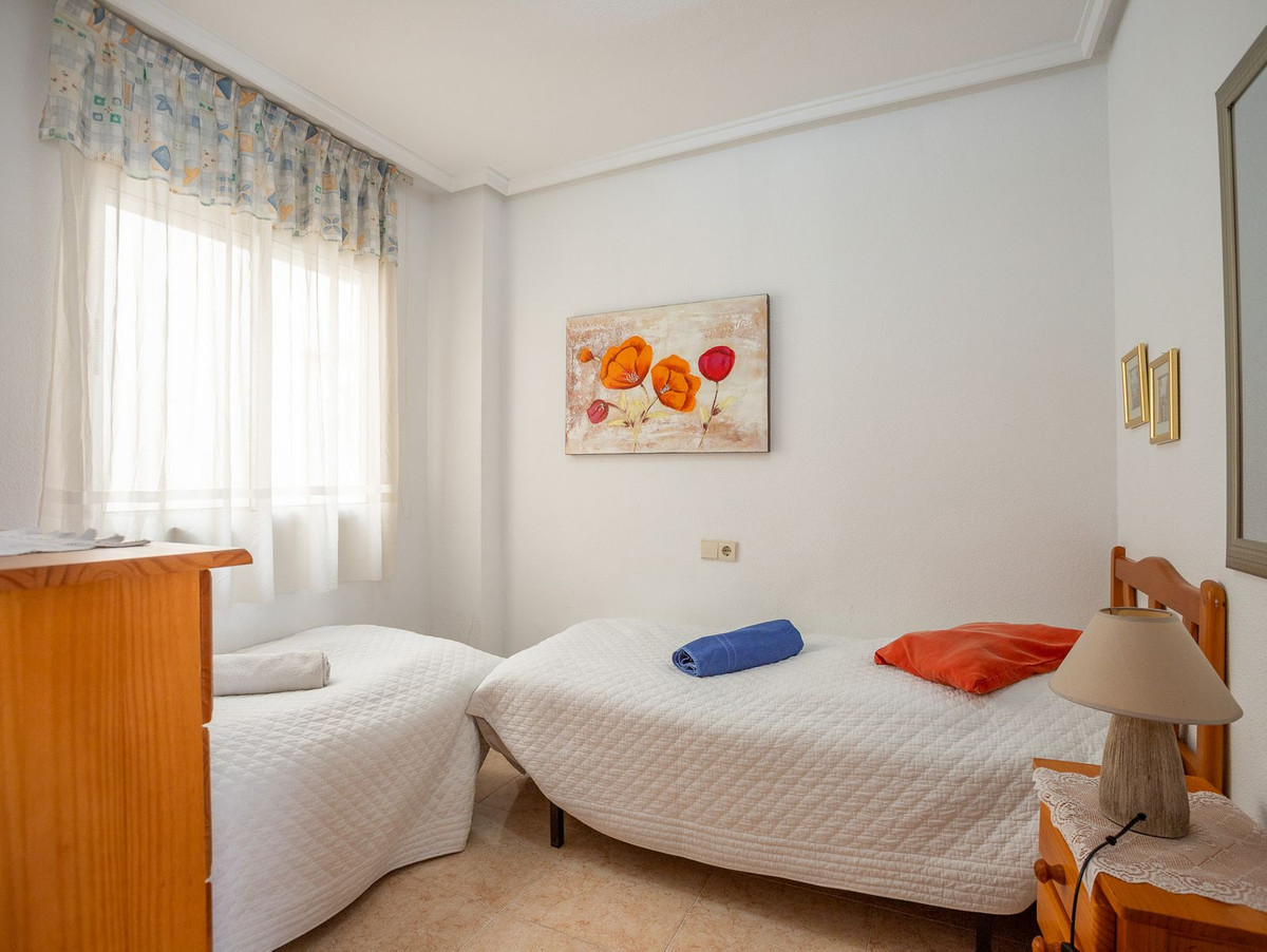 Se vende Apartamento Planta Media de 2 dormitorios en Costa Blanca, Alicante, España
