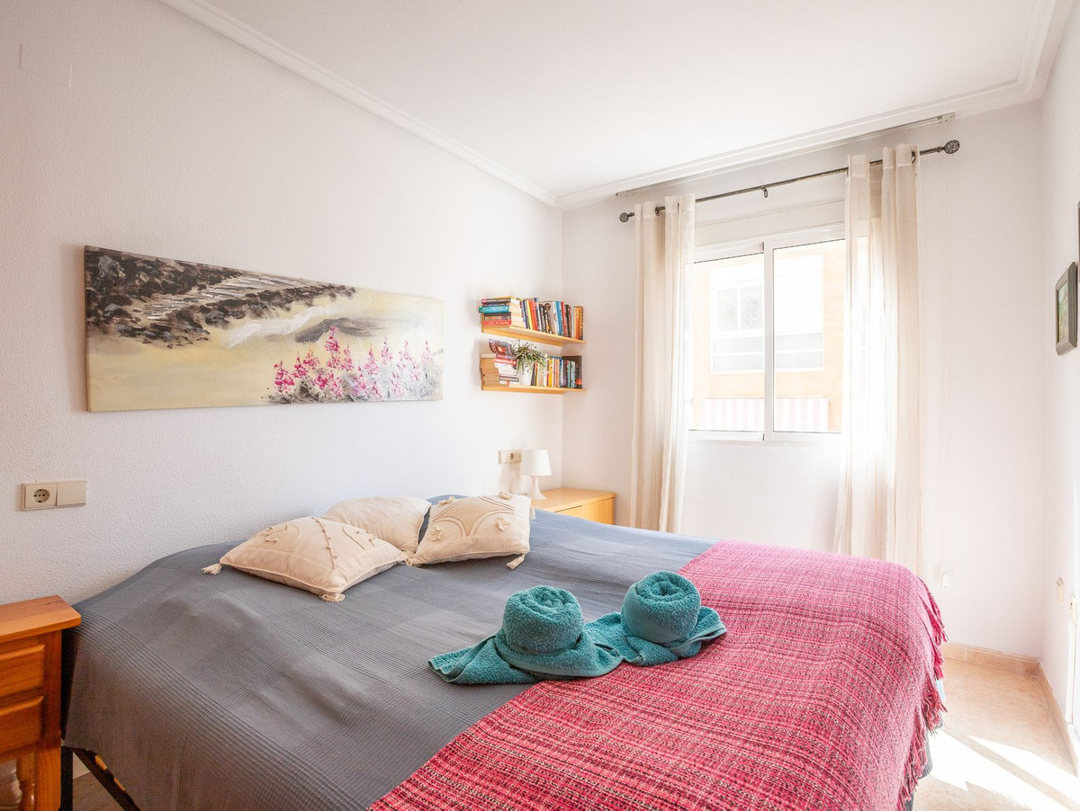 Se vende Apartamento Planta Media de 2 dormitorios en Costa Blanca, Alicante, España