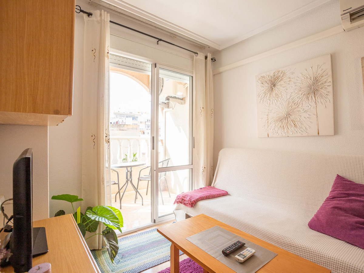 Se vende Apartamento Planta Media de 2 dormitorios en Costa Blanca, Alicante, España