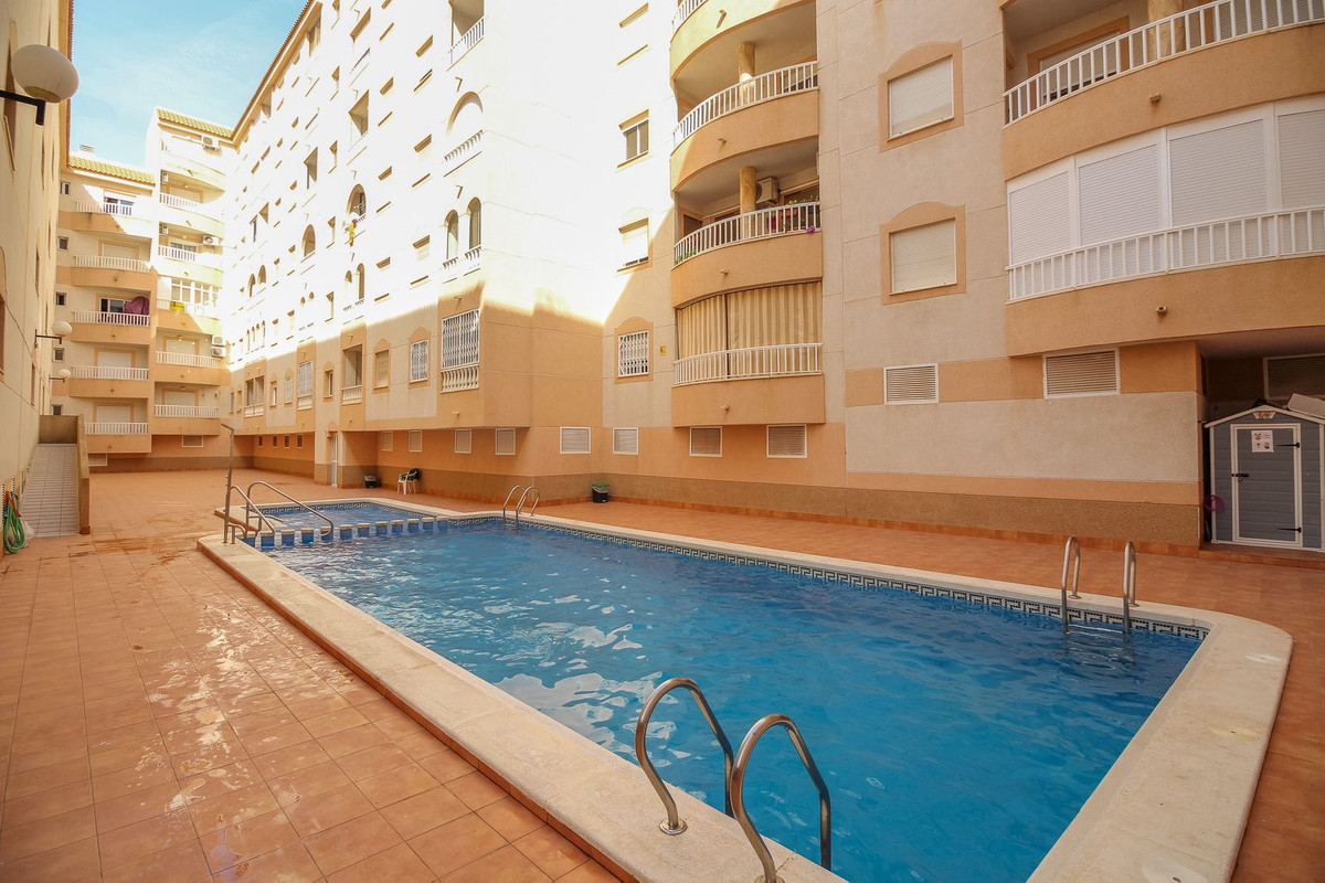 Se vende Apartamento Planta Media de 2 dormitorios en Costa Blanca, Alicante, España