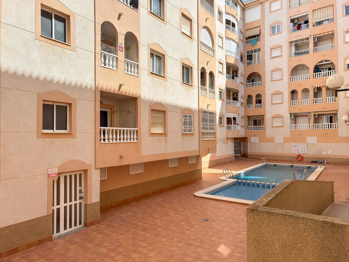 Se vende Apartamento Planta Media de 2 dormitorios en Costa Blanca, Alicante, España