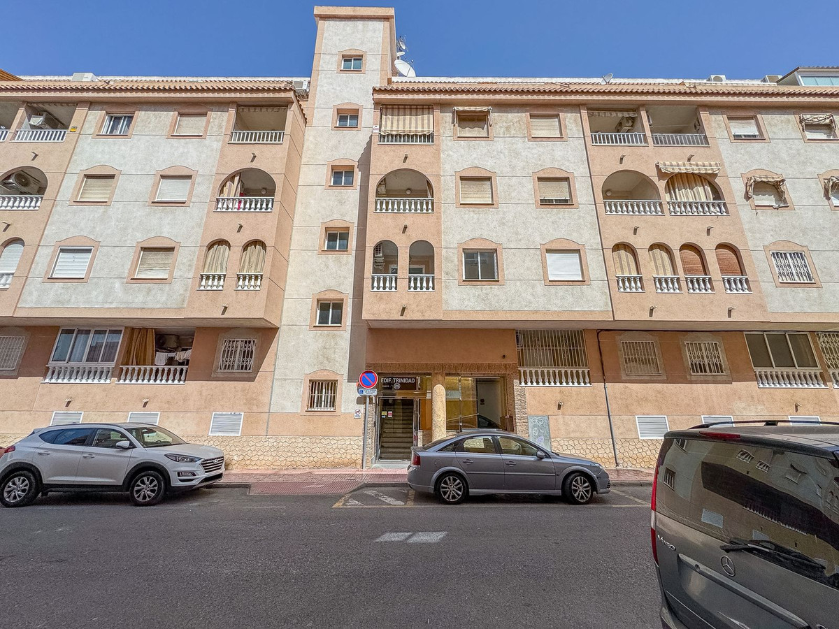 Se vende Apartamento Planta Media de 2 dormitorios en Costa Blanca, Alicante, España