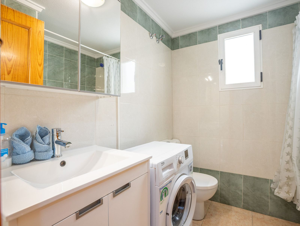 Se vende Apartamento Planta Media de 2 dormitorios en Costa Blanca, Alicante, España