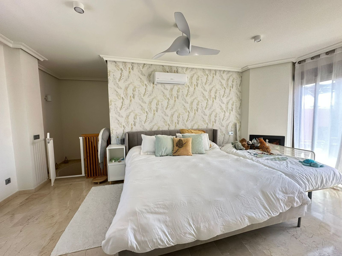 Se vende Apartamento Planta Media de 4 dormitorios en Costa Del Sol, Málaga, España