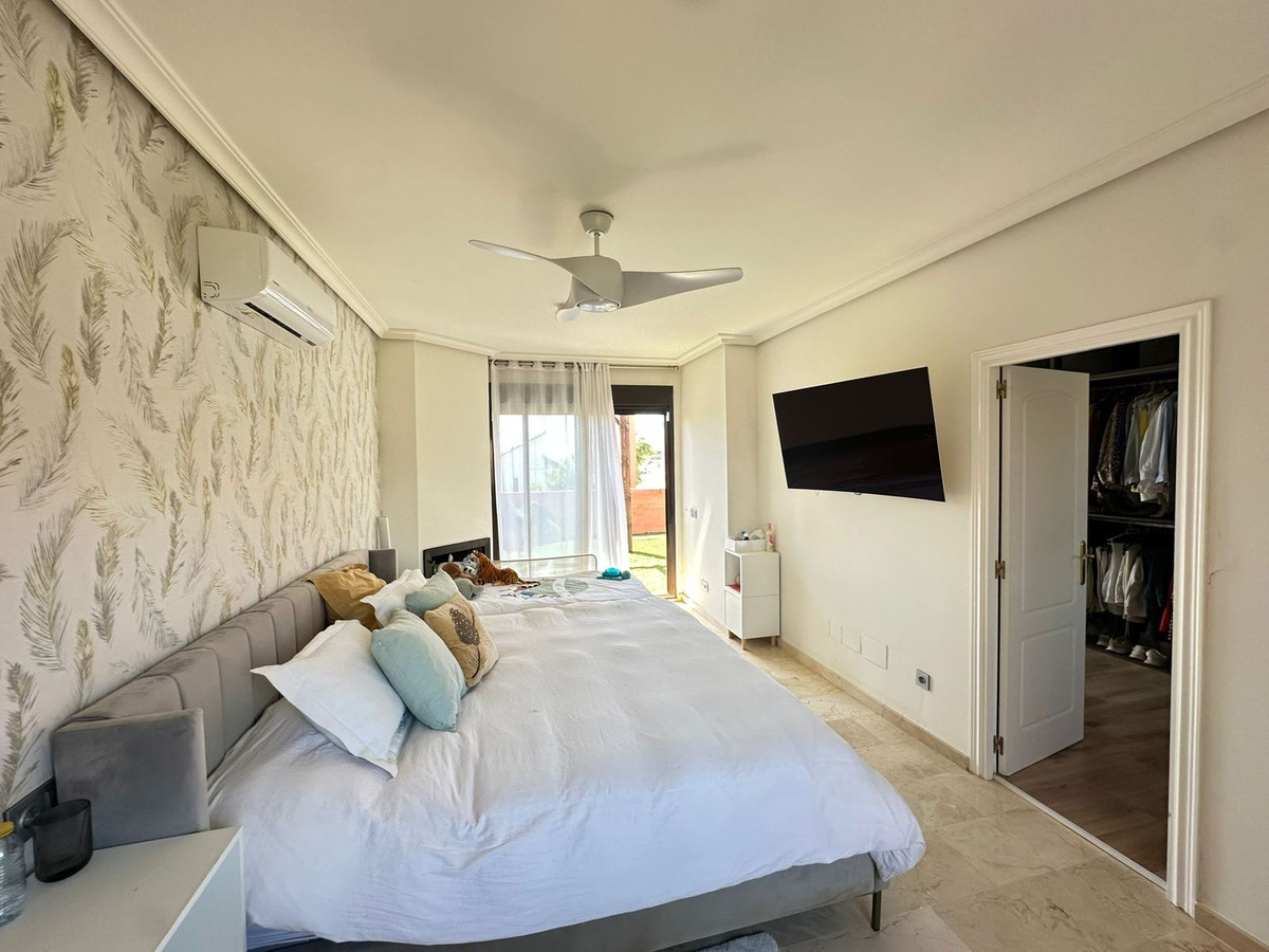Se vende Apartamento Planta Media de 4 dormitorios en Costa Del Sol, Málaga, España