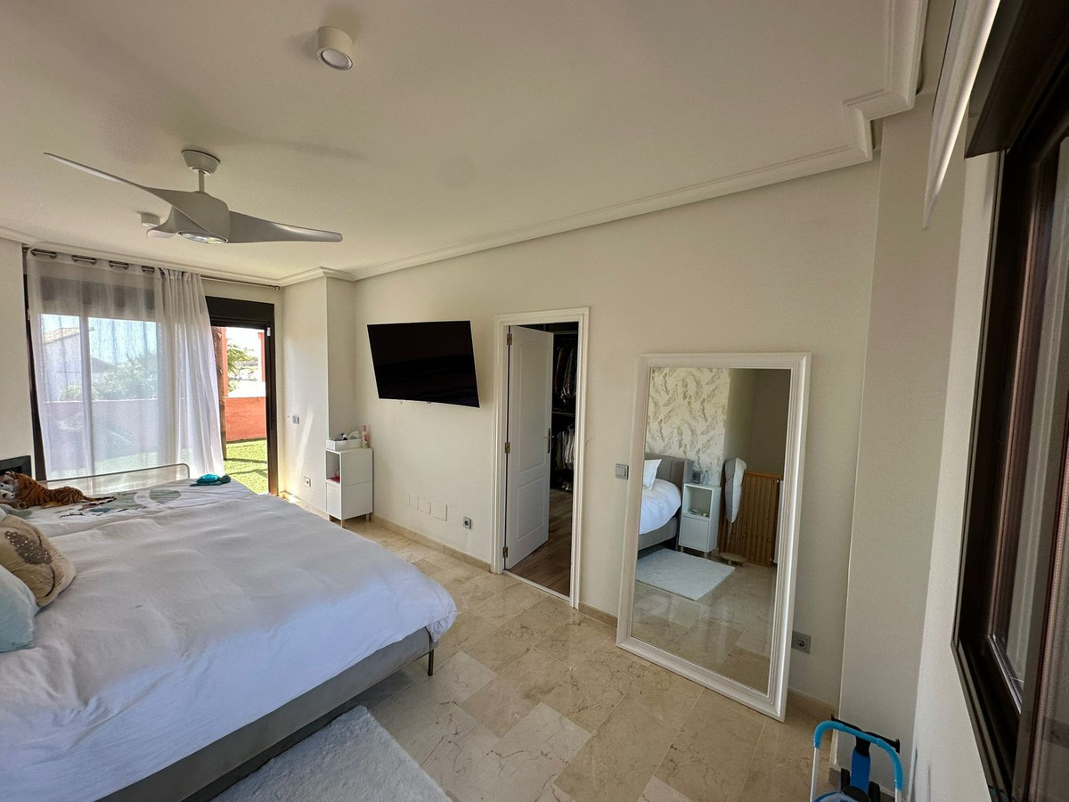 Se vende Apartamento Planta Media de 4 dormitorios en Costa Del Sol, Málaga, España