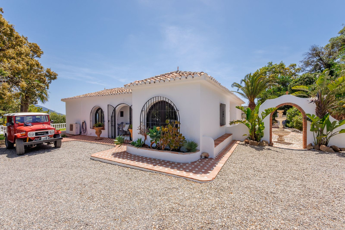 6 Bed Townhouse for sale in Coín Costa Del Sol, Málaga, Spain