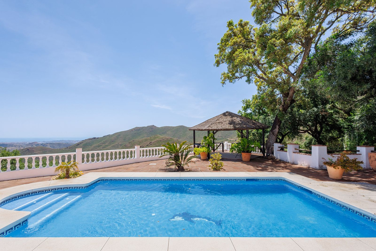 6 Bed Townhouse for sale in Coín Costa Del Sol, Málaga, Spain