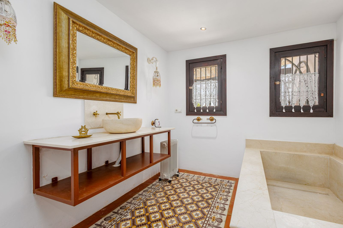 6 Bed Townhouse for sale in Coín Costa Del Sol, Málaga, Spain