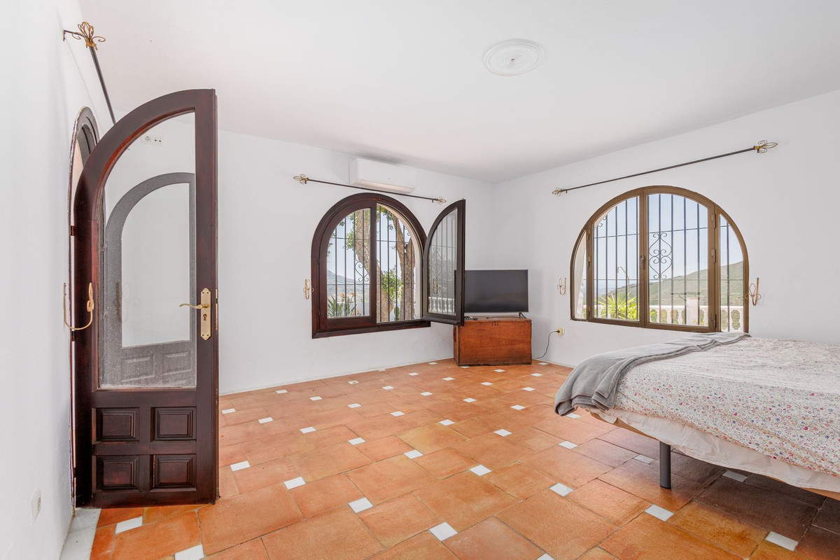 6 Bed Townhouse for sale in Coín Costa Del Sol, Málaga, Spain