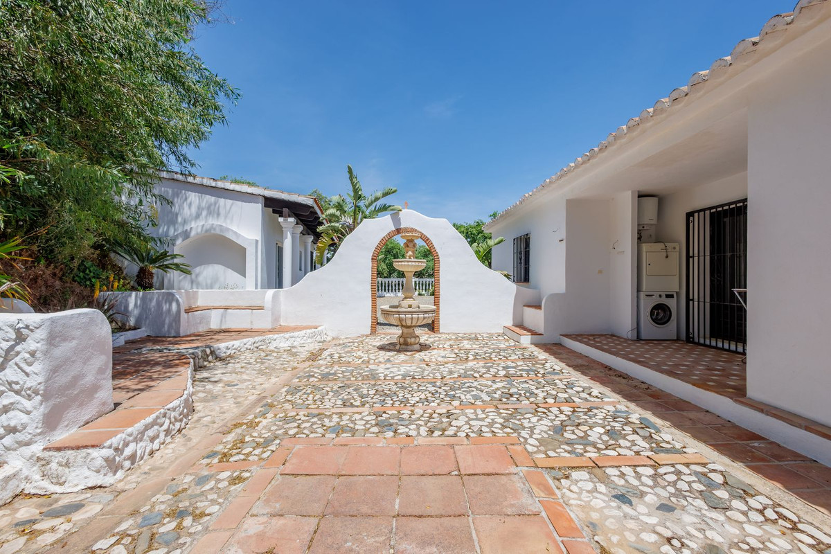 6 Bed Townhouse for sale in Coín Costa Del Sol, Málaga, Spain