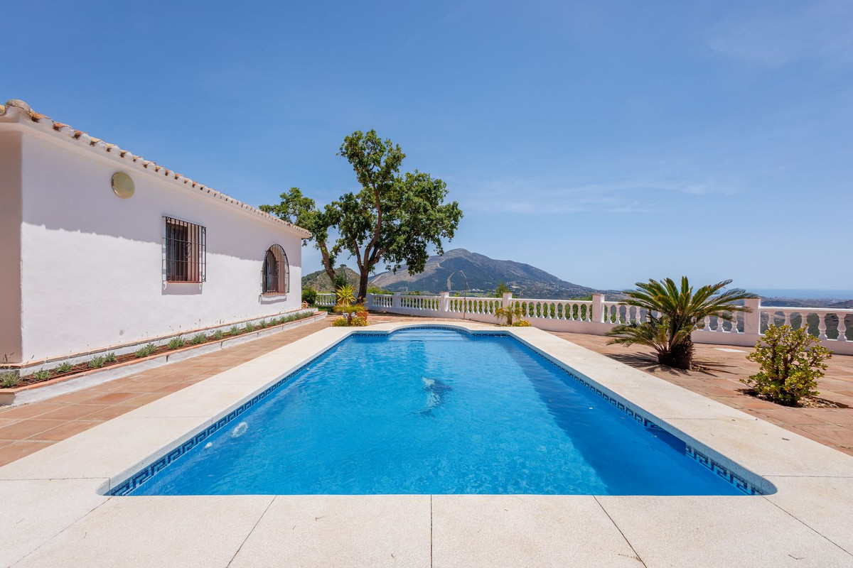 6 Bed Townhouse for sale in Coín Costa Del Sol, Málaga, Spain