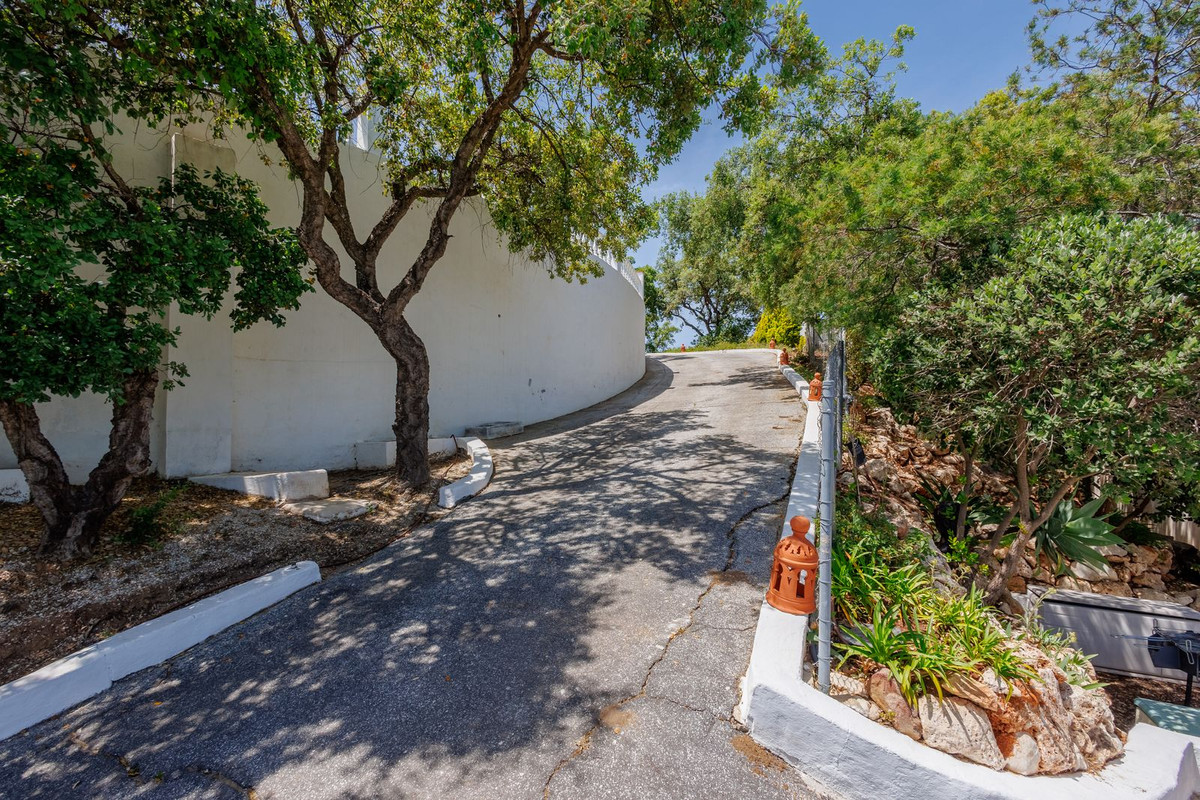 6 Bed Townhouse for sale in Coín Costa Del Sol, Málaga, Spain