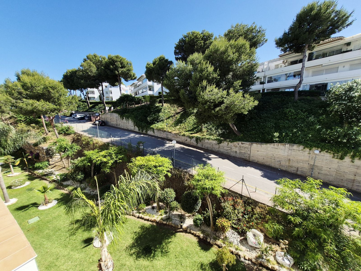 Se vende Apartamento Planta Media de 2 dormitorios en Costa Del Sol, Málaga, España