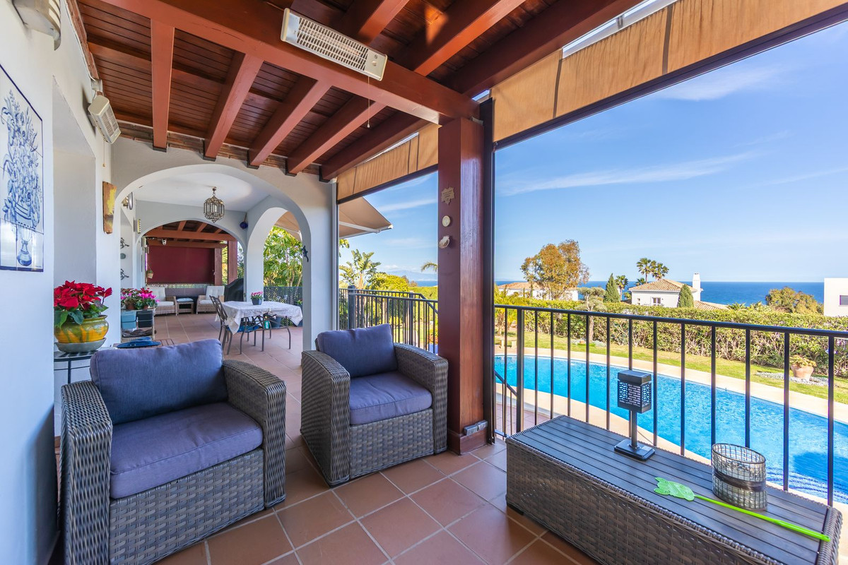 3 Bed Townhouse for sale in La Duquesa Costa Del Sol, Málaga, Spain