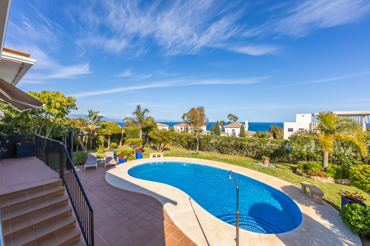 3 Bed Townhouse for sale in La Duquesa Costa Del Sol, Málaga, Spain