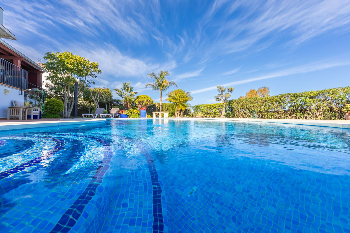 3 Bed Townhouse for sale in La Duquesa Costa Del Sol, Málaga, Spain