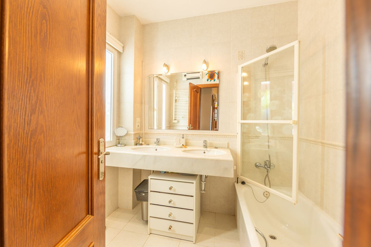 3 Bed Townhouse for sale in La Duquesa Costa Del Sol, Málaga, Spain