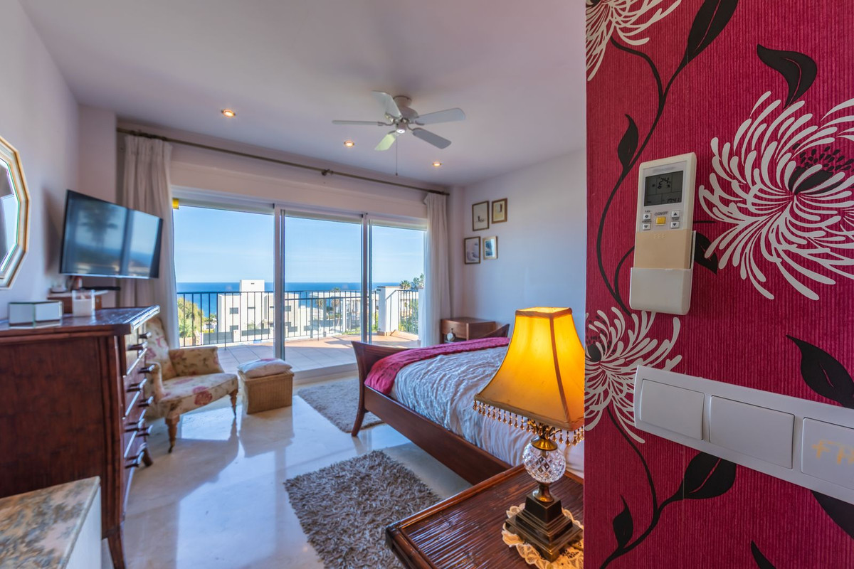 3 Bed Townhouse for sale in La Duquesa Costa Del Sol, Málaga, Spain