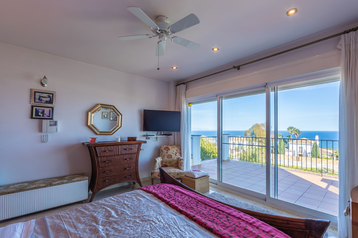 3 Bed Townhouse for sale in La Duquesa Costa Del Sol, Málaga, Spain