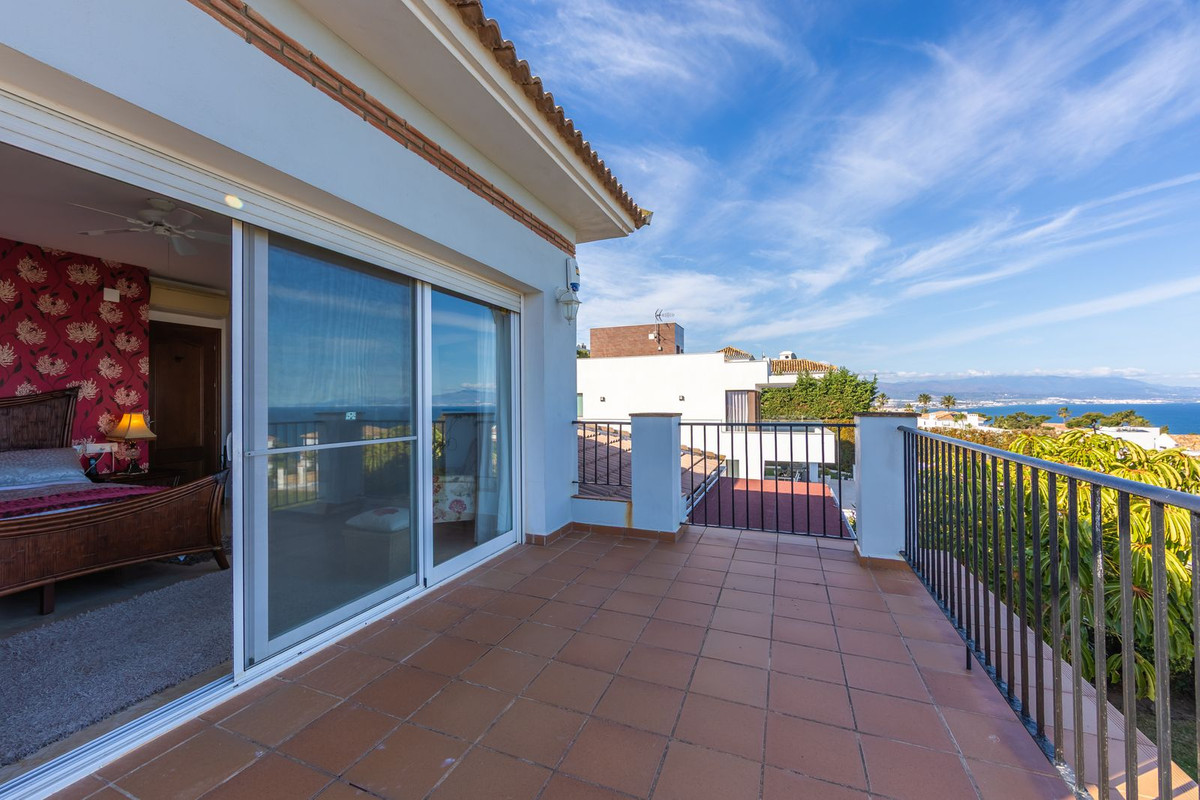 3 Bed Townhouse for sale in La Duquesa Costa Del Sol, Málaga, Spain