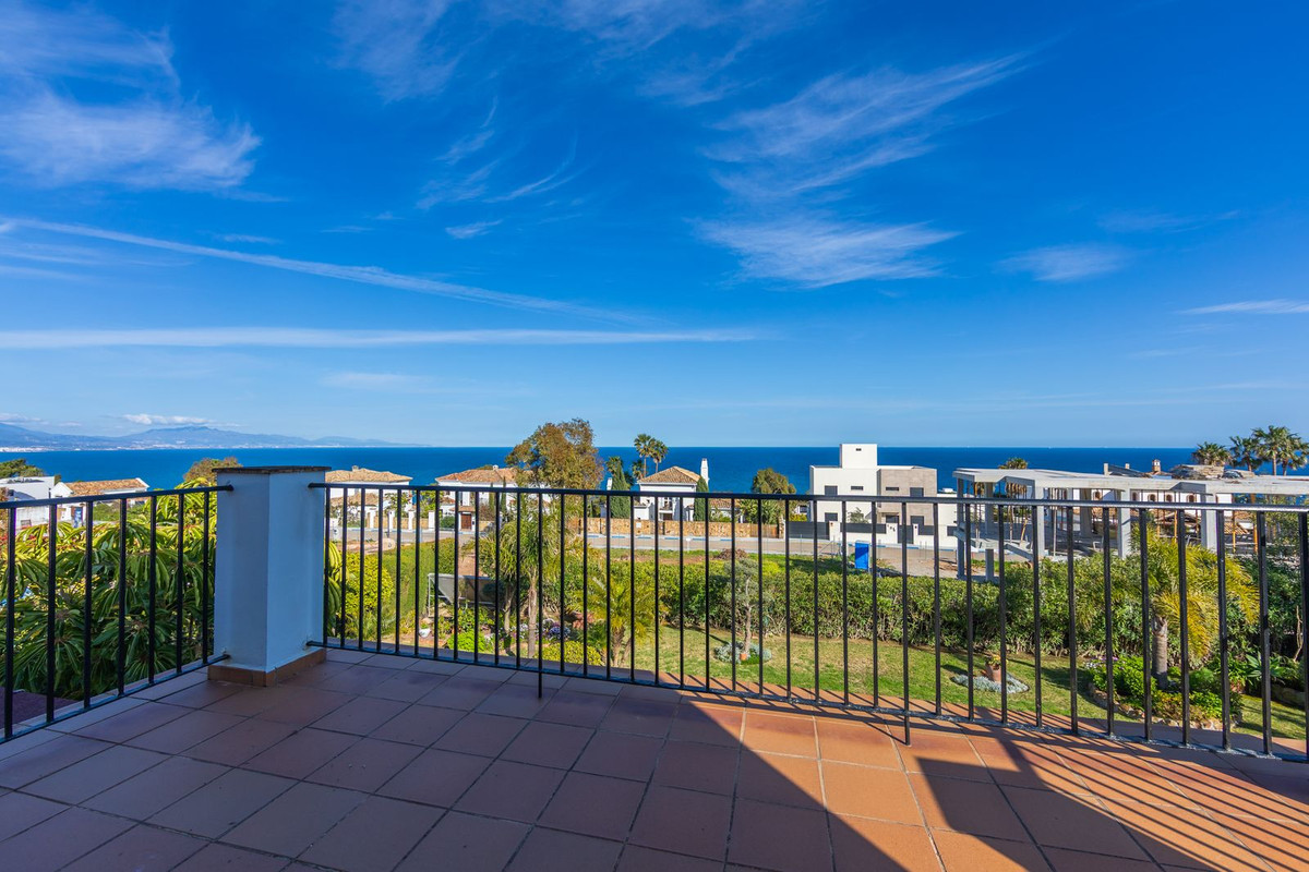 3 Bed Townhouse for sale in La Duquesa Costa Del Sol, Málaga, Spain