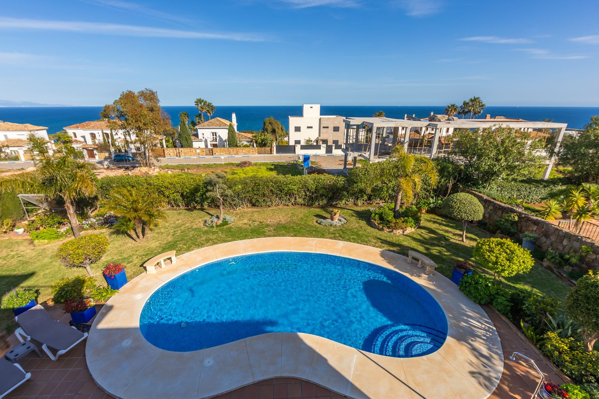3 Bed Townhouse for sale in La Duquesa Costa Del Sol, Málaga, Spain