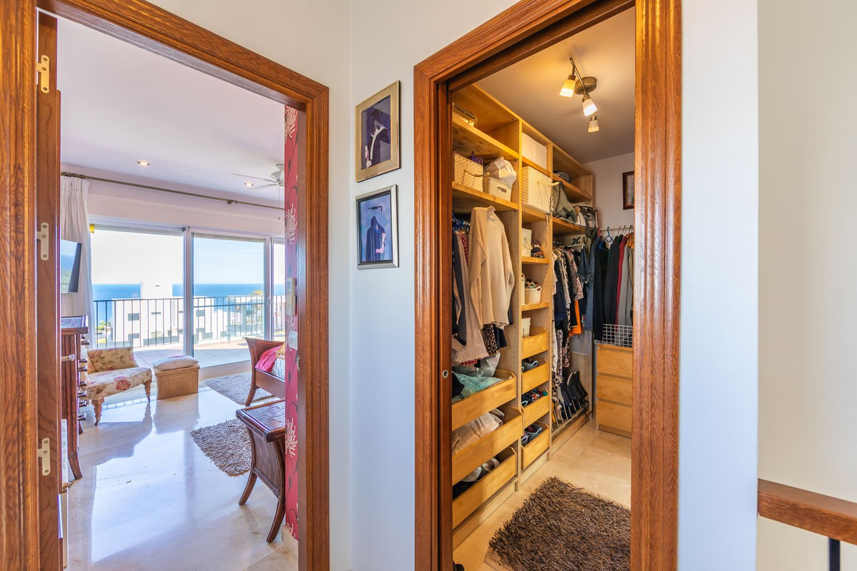 3 Bed Townhouse for sale in La Duquesa Costa Del Sol, Málaga, Spain