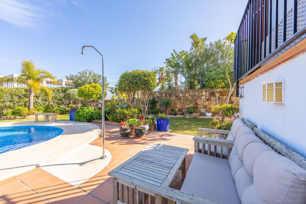 3 Bed Townhouse for sale in La Duquesa Costa Del Sol, Málaga, Spain