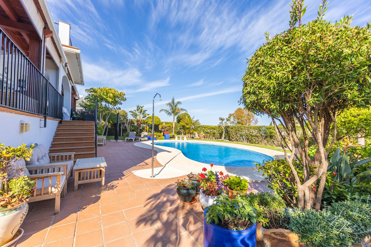 3 Bed Townhouse for sale in La Duquesa Costa Del Sol, Málaga, Spain