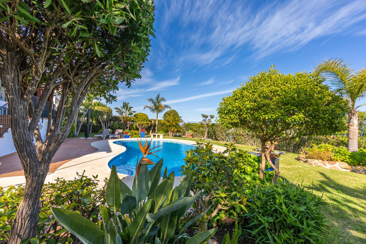 3 Bed Townhouse for sale in La Duquesa Costa Del Sol, Málaga, Spain