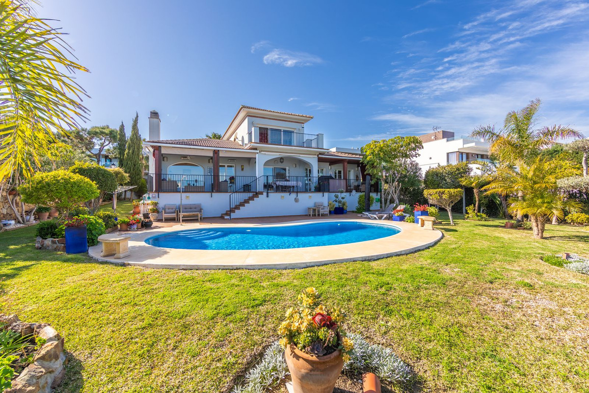 3 Bed Townhouse for sale in La Duquesa Costa Del Sol, Málaga, Spain