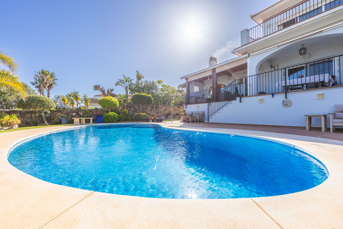 3 Bed Townhouse for sale in La Duquesa Costa Del Sol, Málaga, Spain