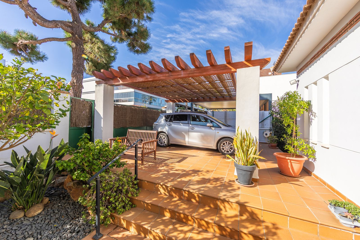 3 Bed Townhouse for sale in La Duquesa Costa Del Sol, Málaga, Spain