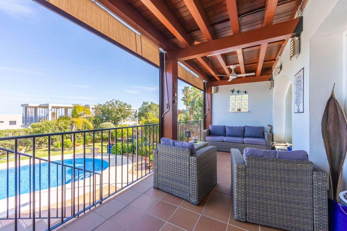 3 Bed Townhouse for sale in La Duquesa Costa Del Sol, Málaga, Spain
