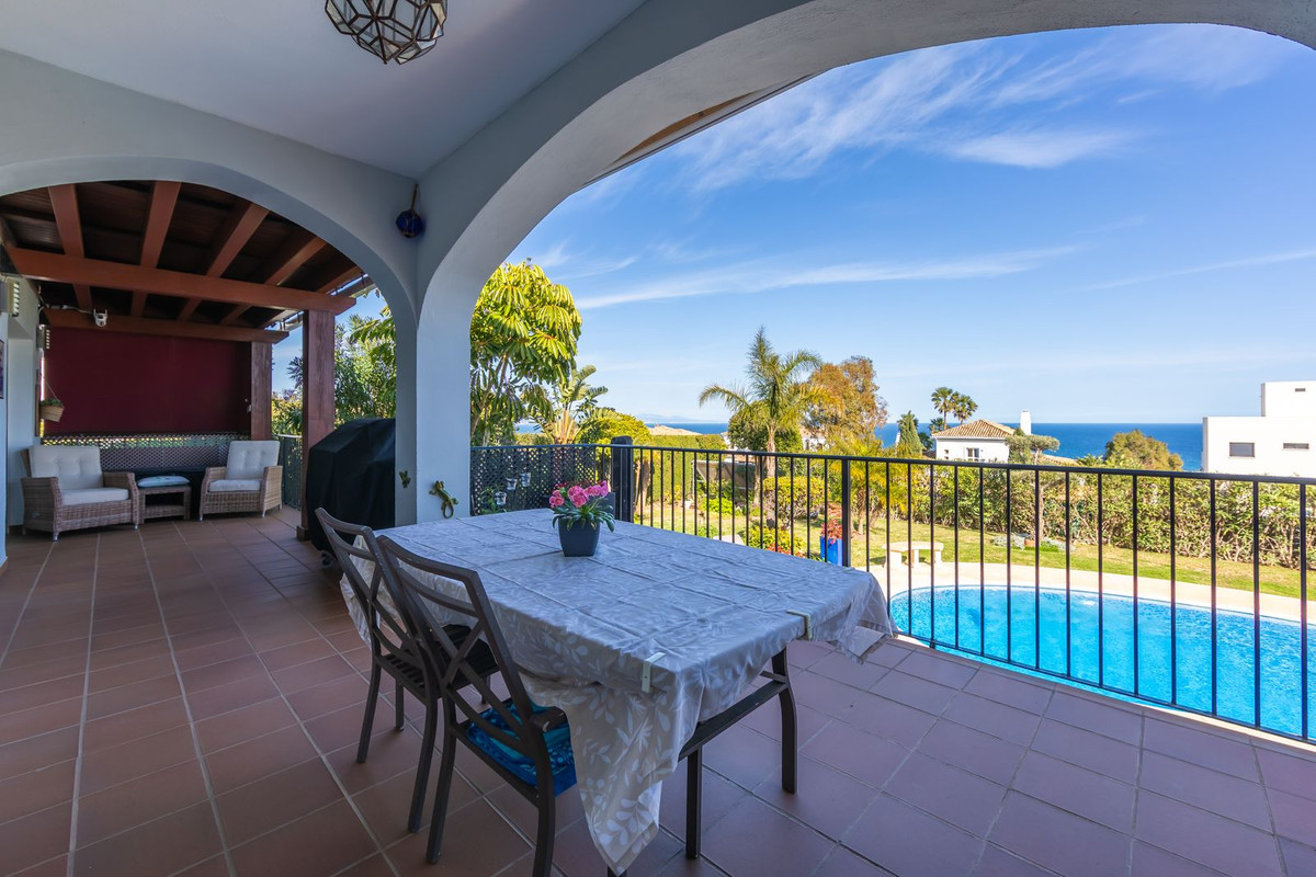 3 Bed Townhouse for sale in La Duquesa Costa Del Sol, Málaga, Spain