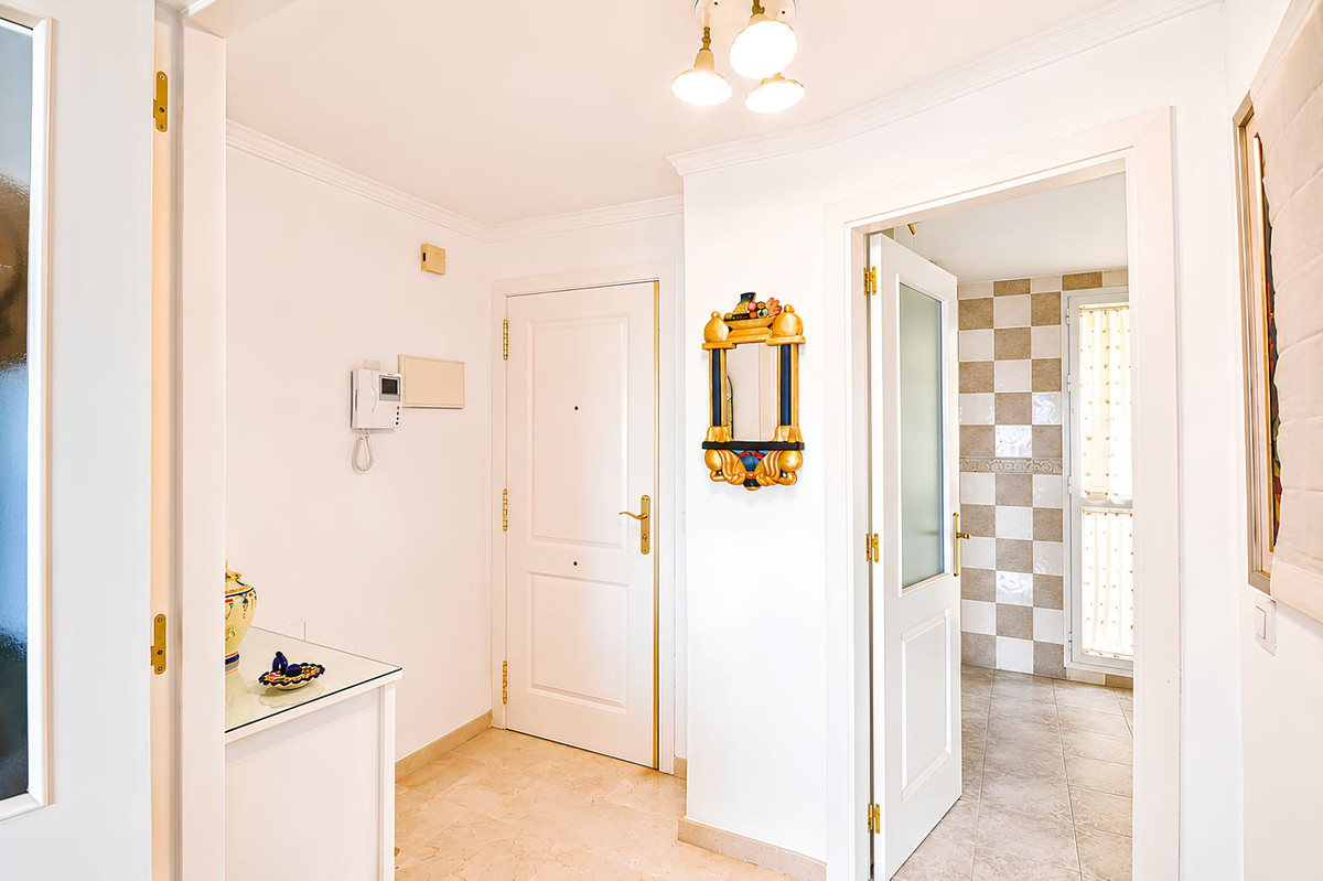 2 Bed Apartment for sale in Fuengirola Costa Del Sol, Málaga, Spain