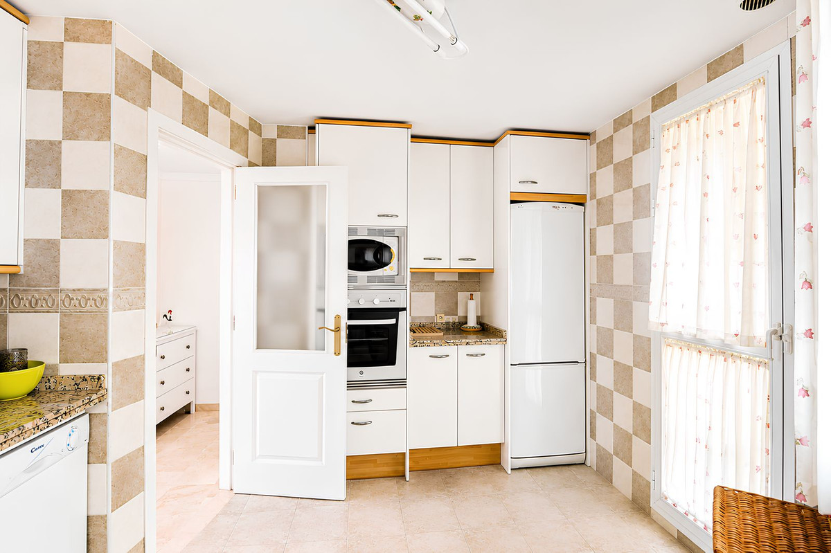 2 Bed Apartment for sale in Fuengirola Costa Del Sol, Málaga, Spain