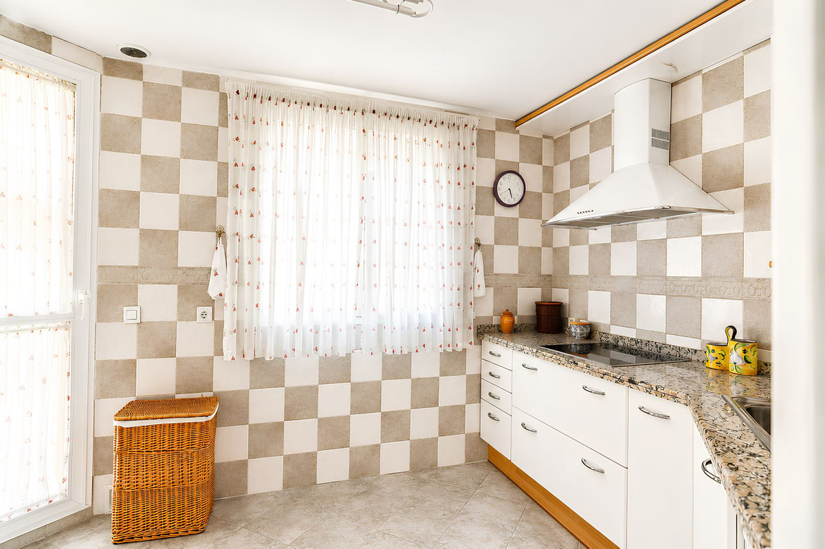 2 Bed Apartment for sale in Fuengirola Costa Del Sol, Málaga, Spain