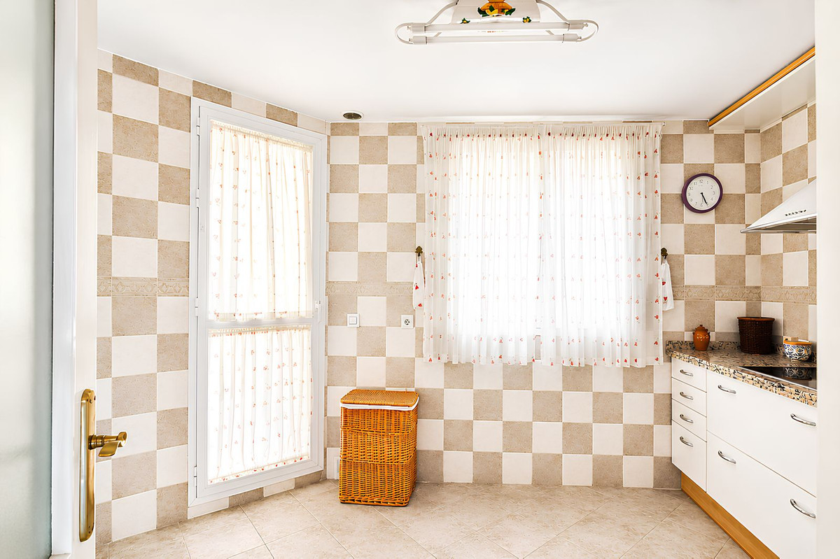 2 Bed Apartment for sale in Fuengirola Costa Del Sol, Málaga, Spain