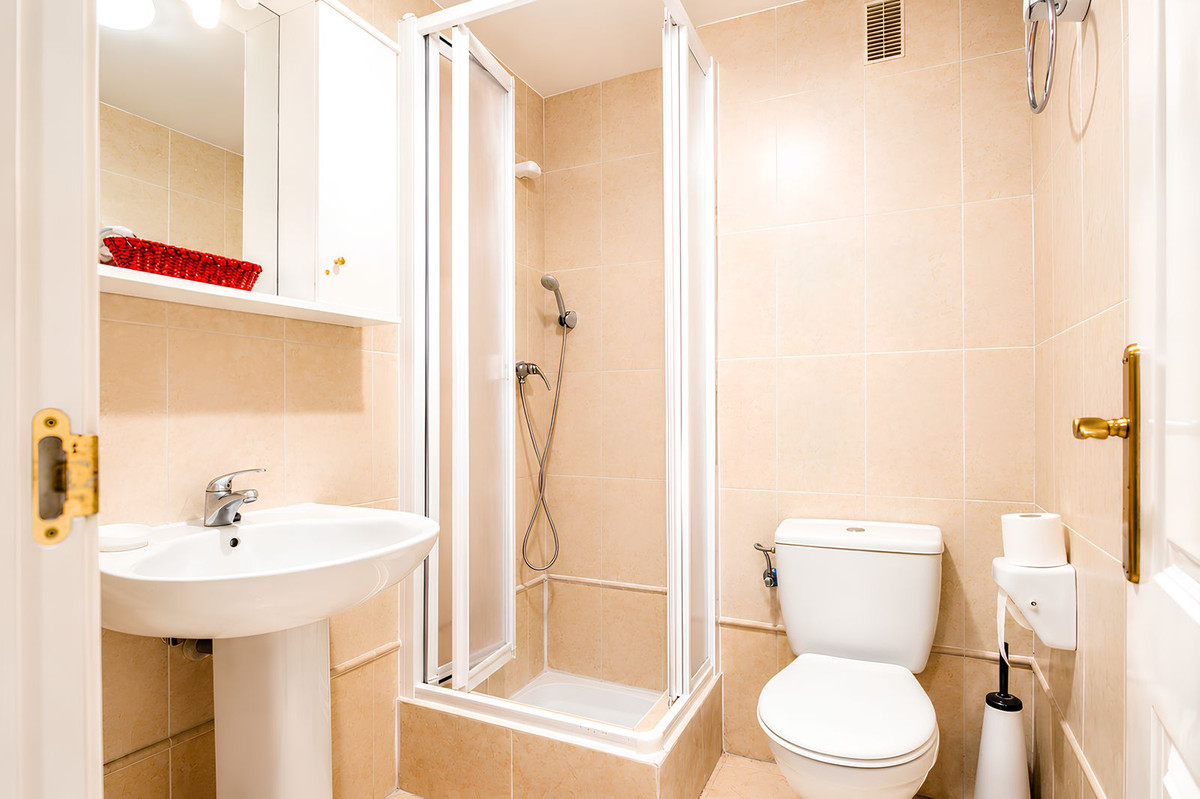 2 Bed Apartment for sale in Fuengirola Costa Del Sol, Málaga, Spain