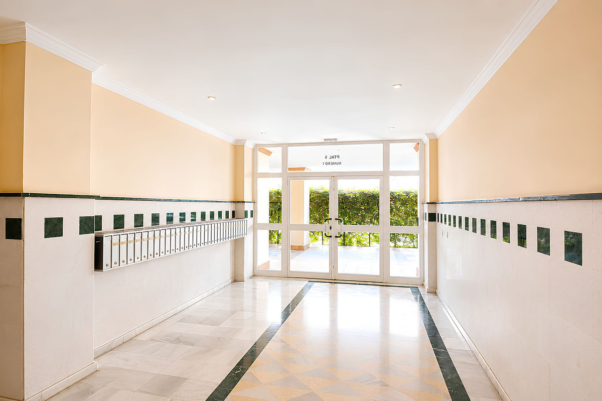 2 Bed Apartment for sale in Fuengirola Costa Del Sol, Málaga, Spain