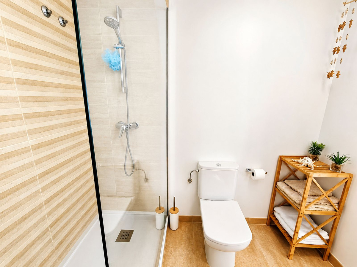 Se vende Apartamento Planta Media de 2 dormitorios en Costa Del Sol, Málaga, España