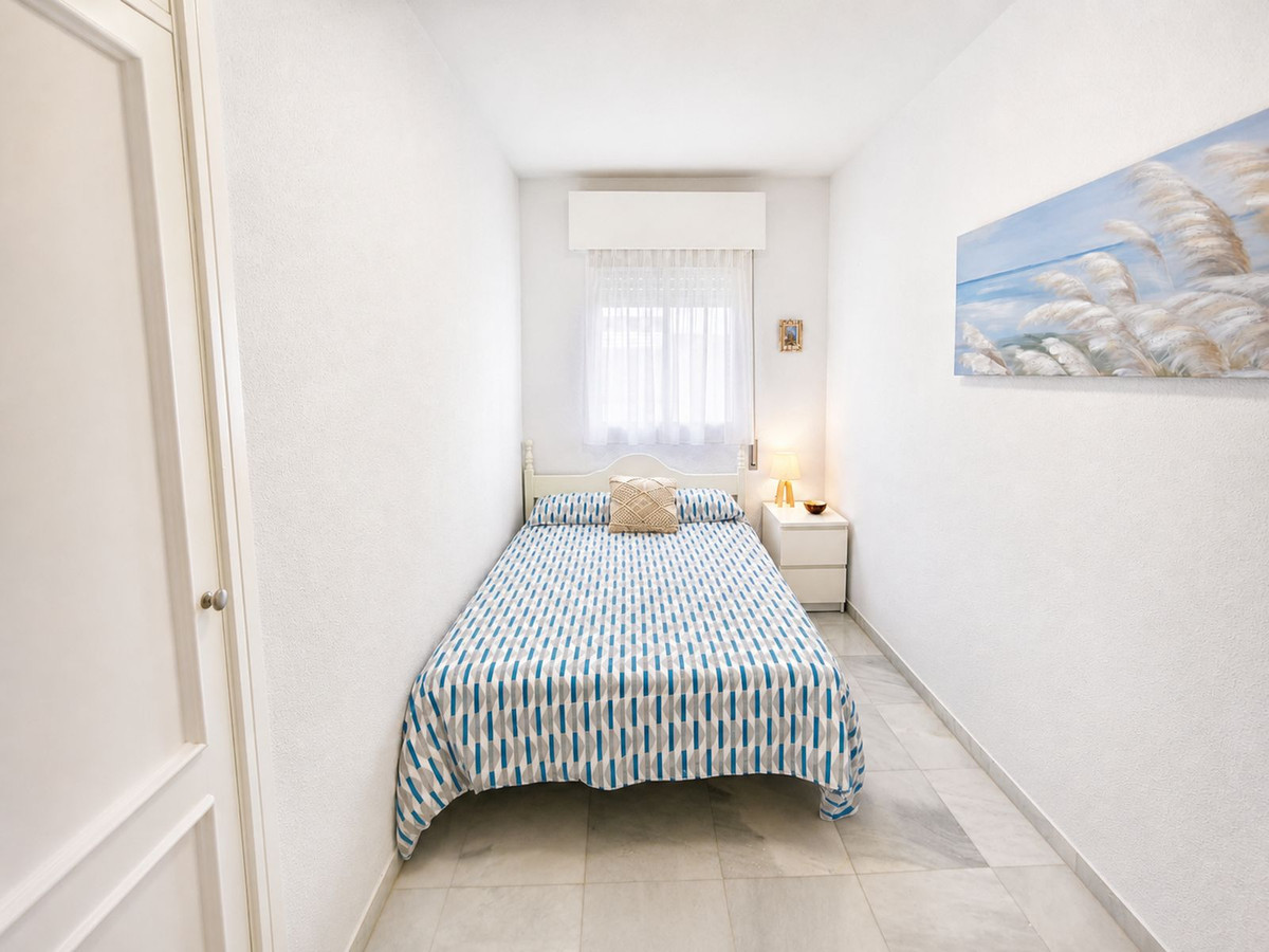 Se vende Apartamento Planta Media de 2 dormitorios en Costa Del Sol, Málaga, España