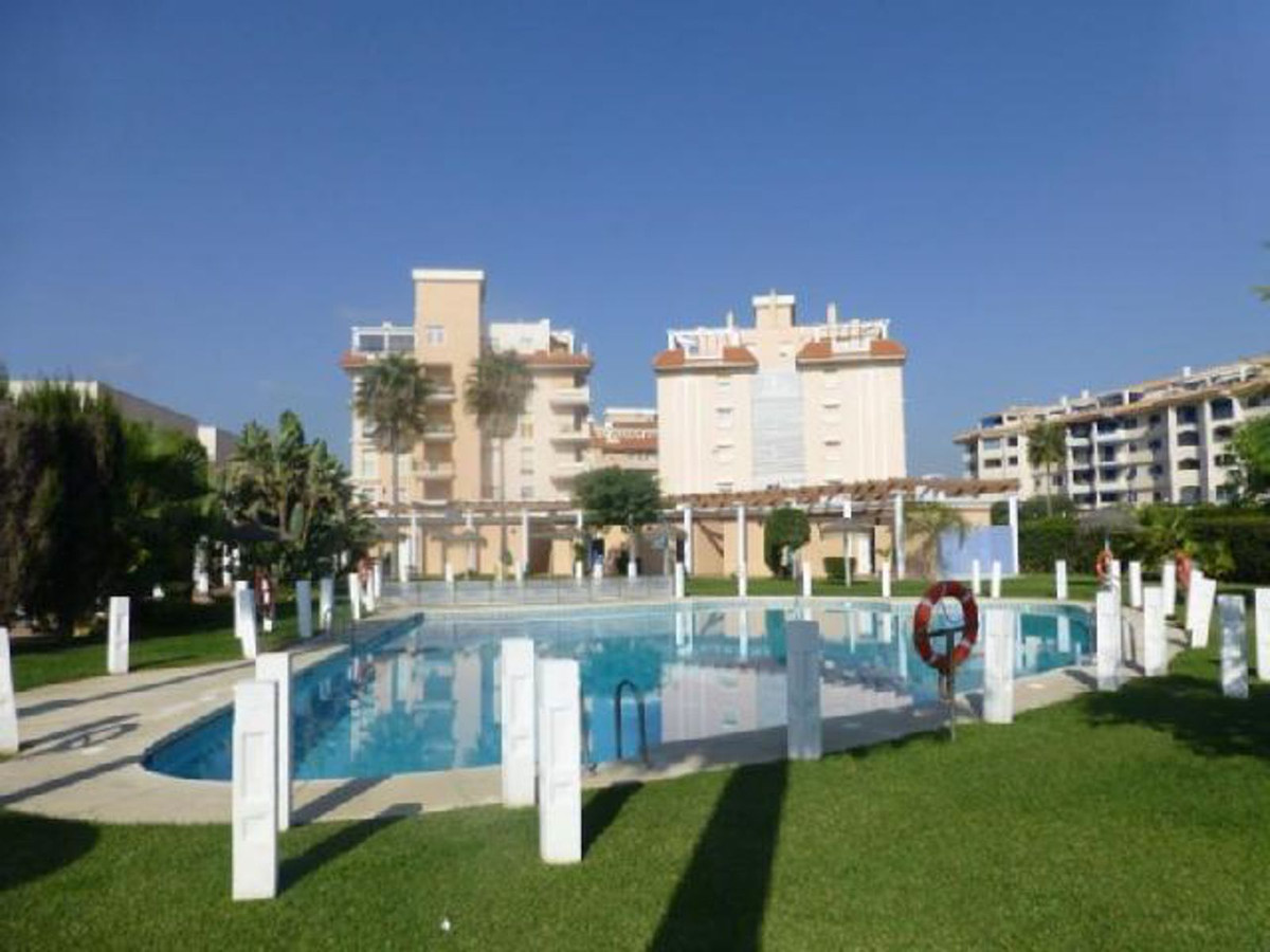 Se vende Apartamento Planta Media de 2 dormitorios en Costa Del Sol, Málaga, España