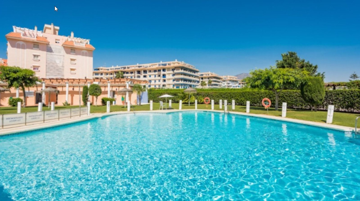 Se vende Apartamento Planta Media de 2 dormitorios en Costa Del Sol, Málaga, España