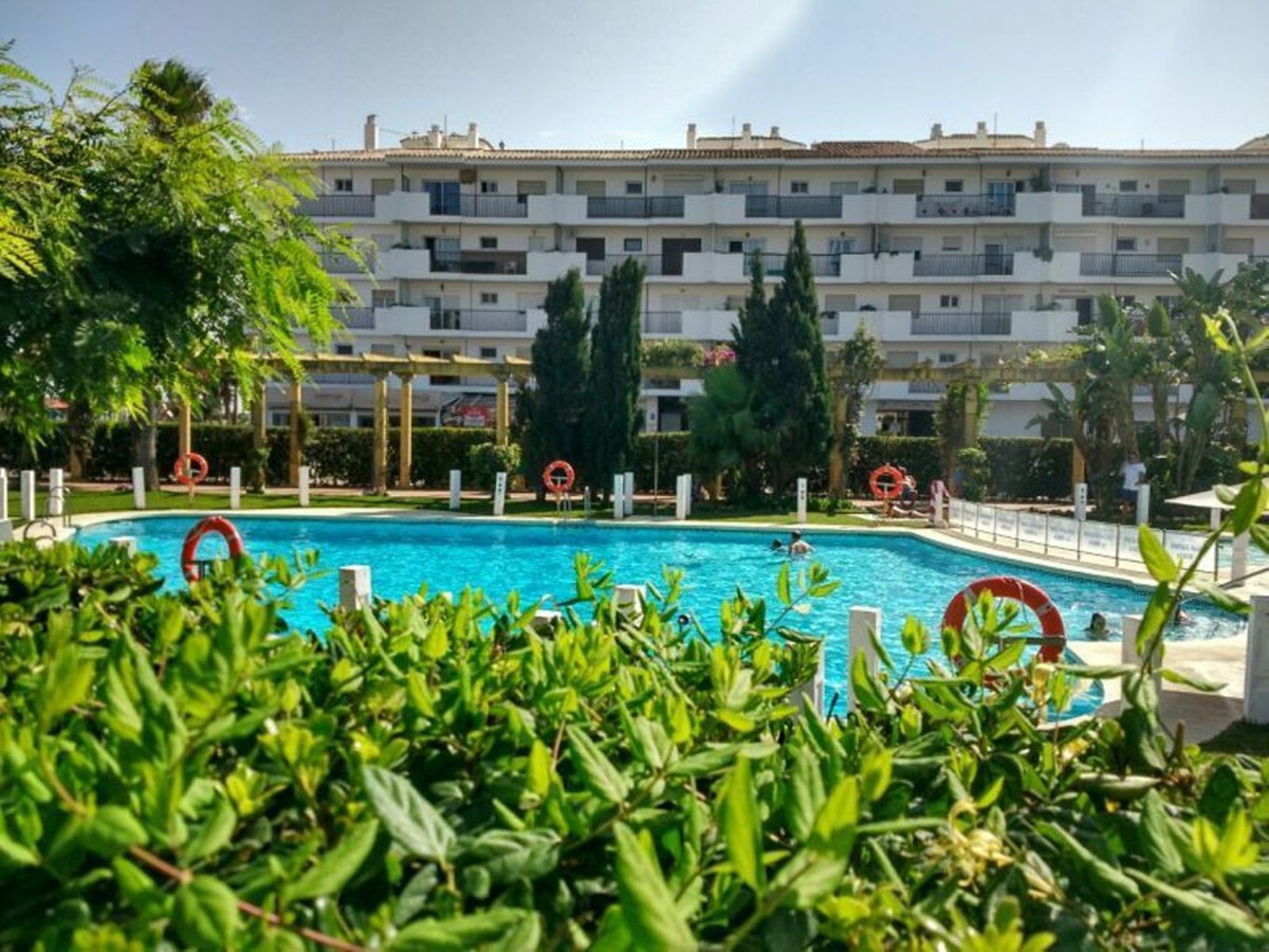 Se vende Apartamento Planta Media de 2 dormitorios en Costa Del Sol, Málaga, España