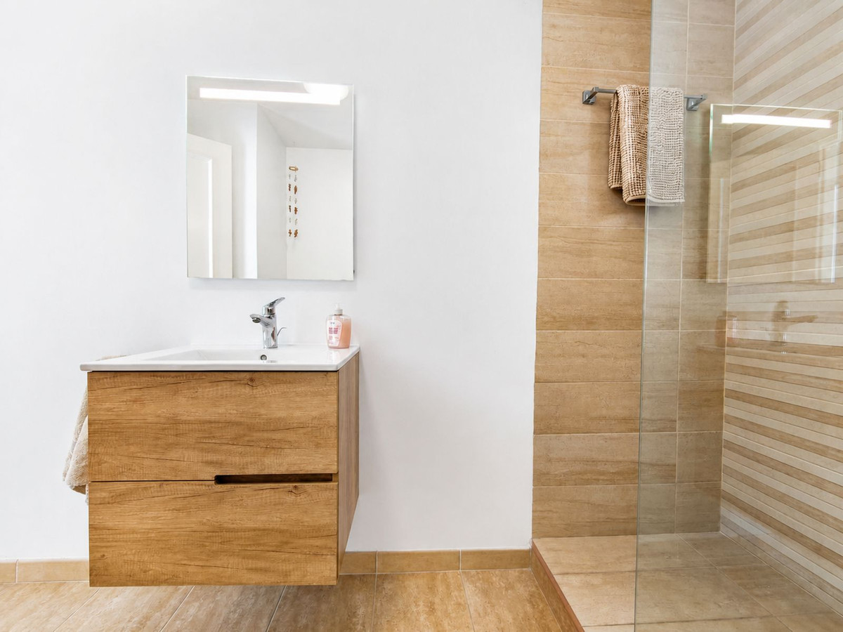 Se vende Apartamento Planta Media de 2 dormitorios en Costa Del Sol, Málaga, España