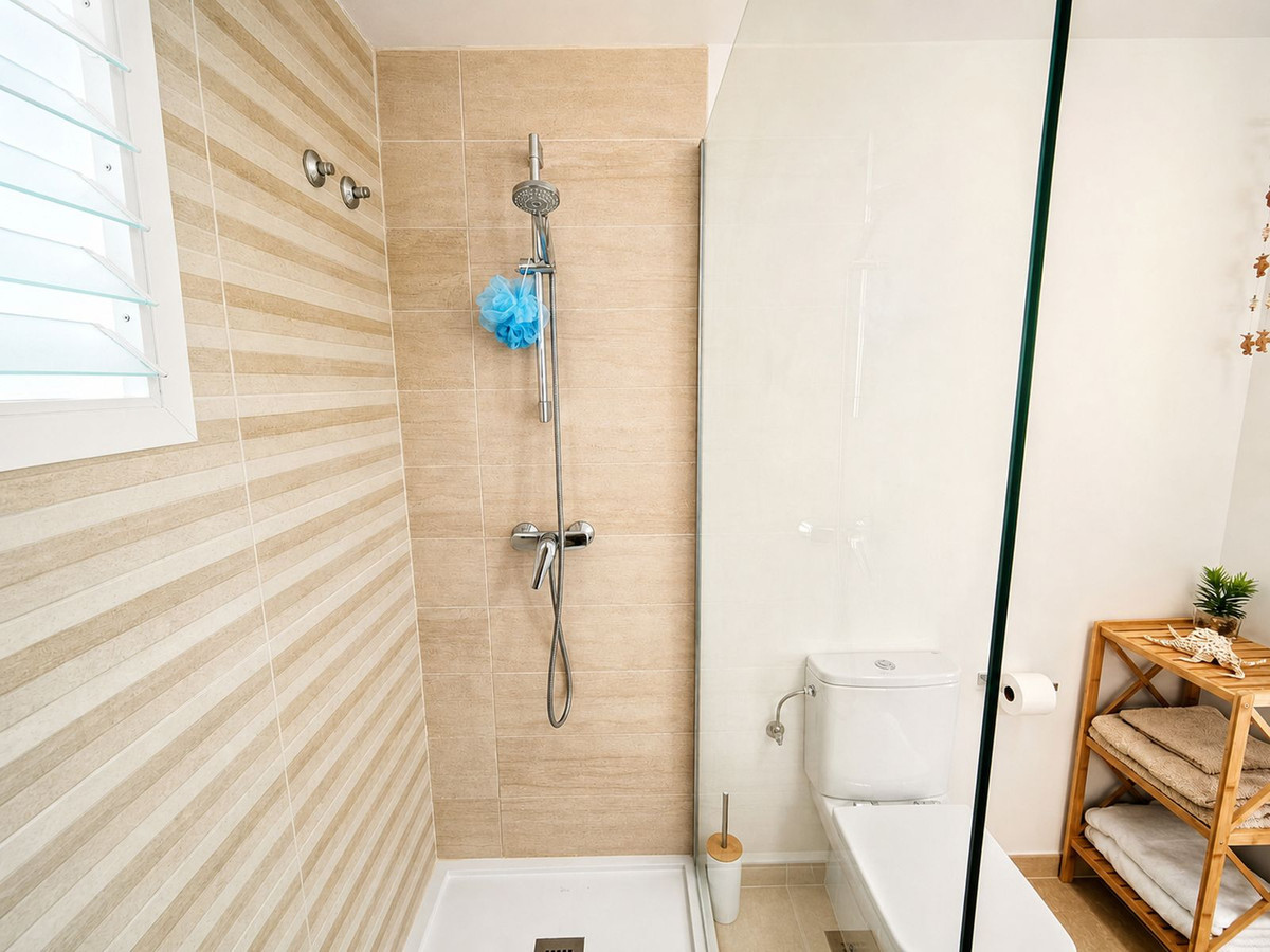 Se vende Apartamento Planta Media de 2 dormitorios en Costa Del Sol, Málaga, España